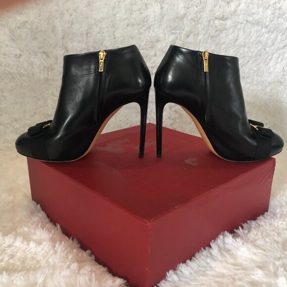 Salvatore Ferragamo heel booties, size 9, black - Picture 2 of 4